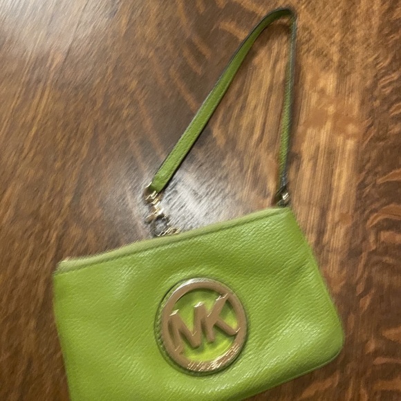 Michael Kors Fulton Pebbled Leather Lime Green Wristlet - Picture 6 of 6